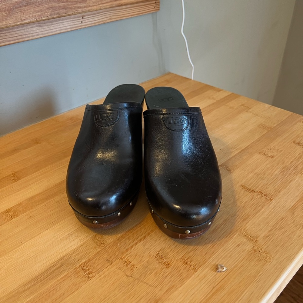 Ugg clogs beautiful leather and worn only 1-2 times/